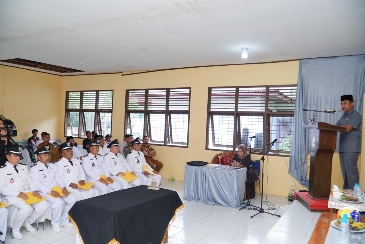 Pj Bupati Kampar Lantik dan Ambil Sumpah Tujuh Pj Kepala Desa 